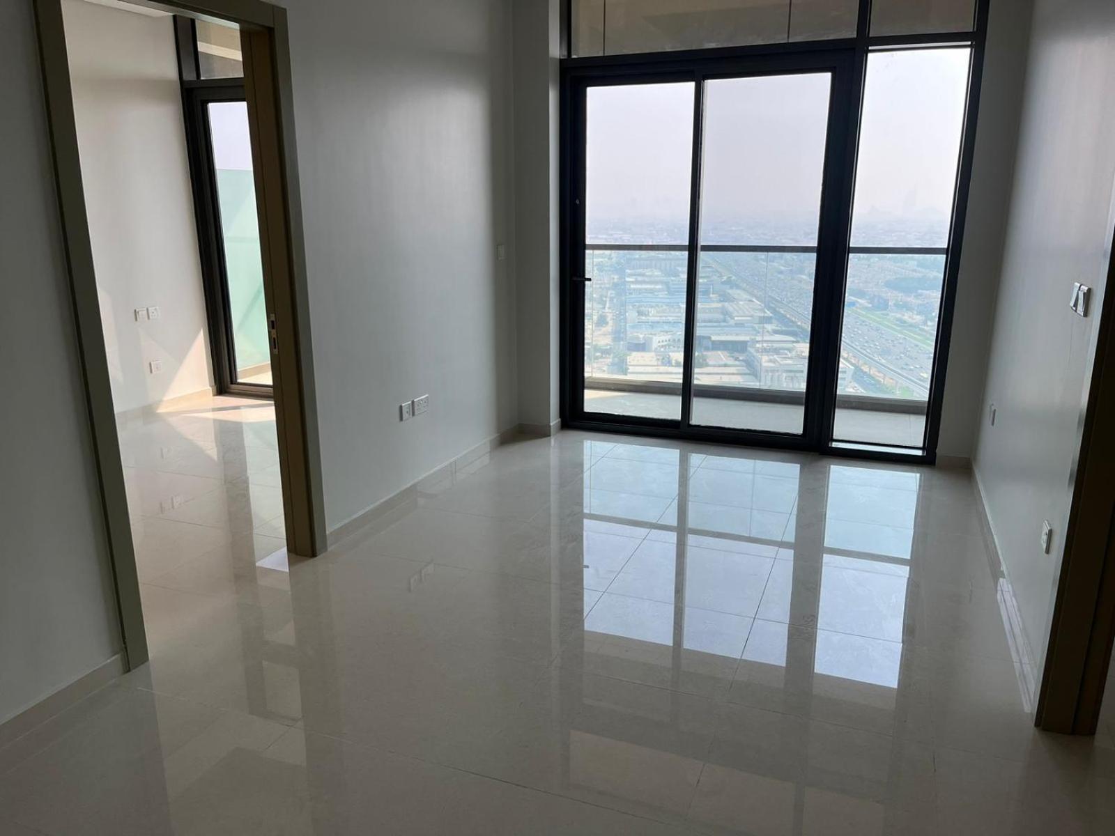 Very Spacious 2 Bedroom Modern Comfort In The Heart Of Apartment *