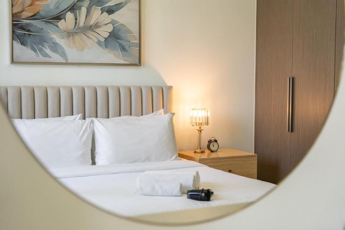 Apartment Graceful 2-bedrooms Near Burj Khalifa And Mall!