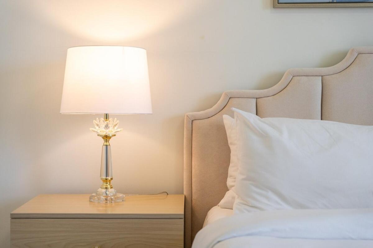 Graceful 2-bedrooms Near Burj Khalifa And Mall! Apartment *