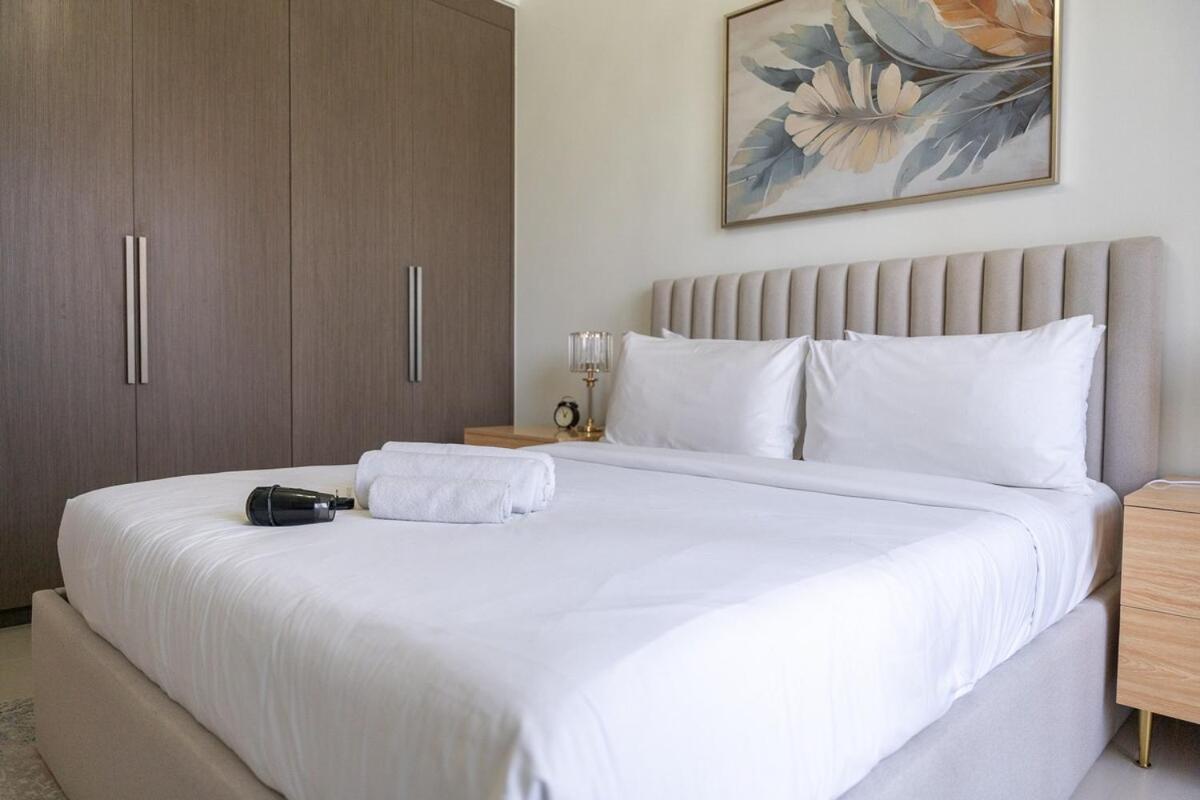 Graceful 2-bedrooms Near Burj Khalifa And Mall! Apartment *