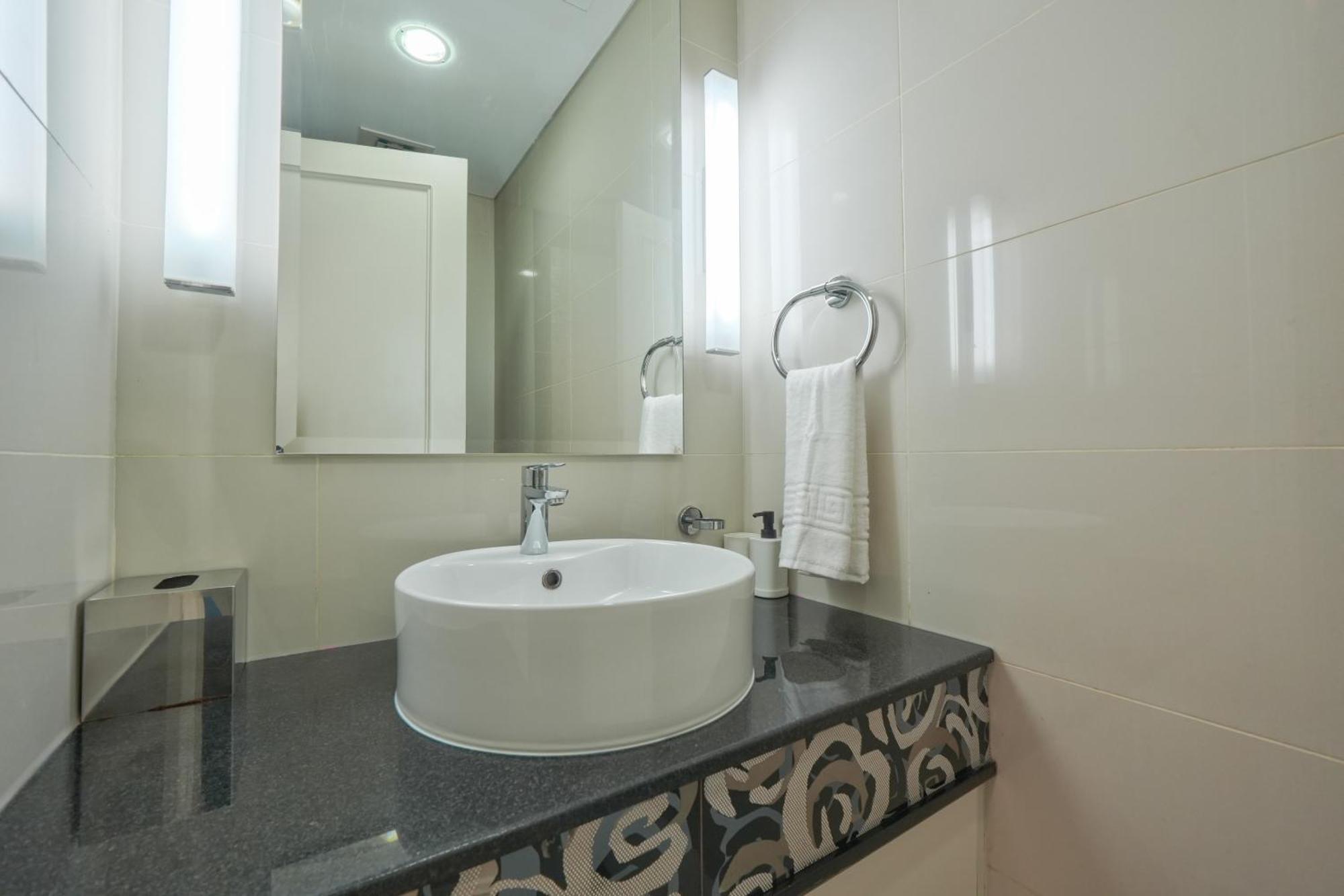 Luxurious 1br Damac Maison Mall Street Very Near Mall By Anw