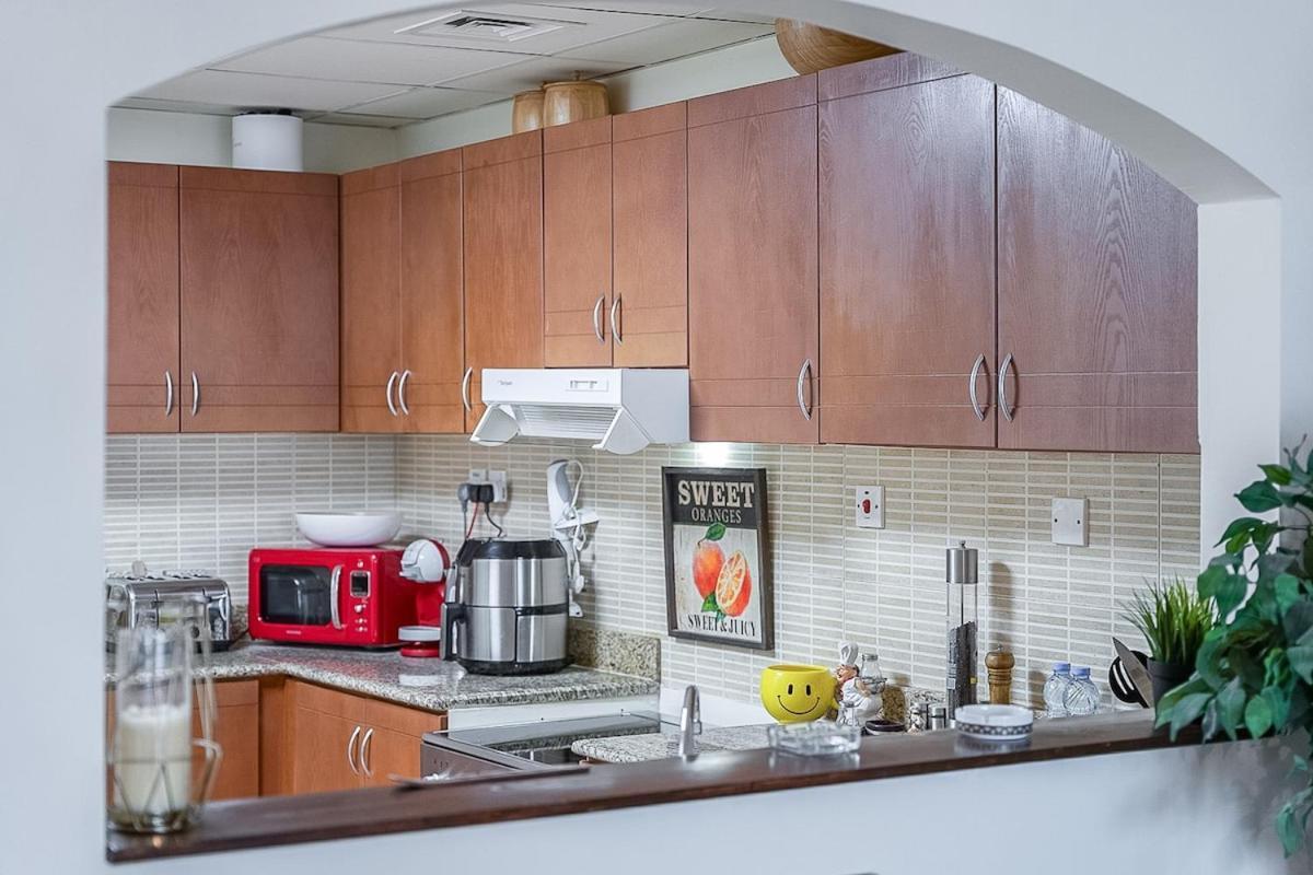 Modern Aesthetic 1-bedroom With Exudes Warmth And Style In Jlt! Daire Dubai