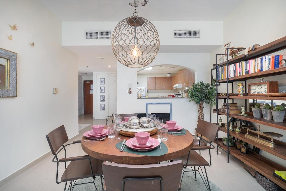 Modern Aesthetic 1-bedroom With Exudes Warmth And Style In Jlt! Daire