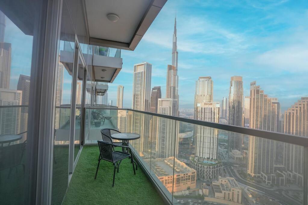 Rooftop Infinity Pool, Burj Khalifa Views *