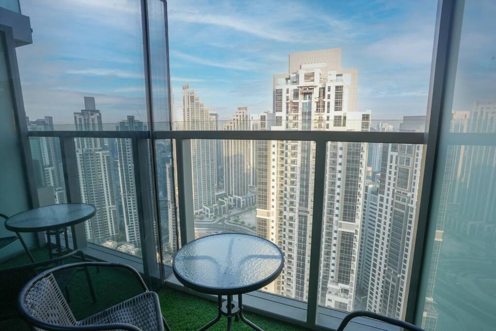 Rooftop Infinity Pool, Burj Khalifa Views