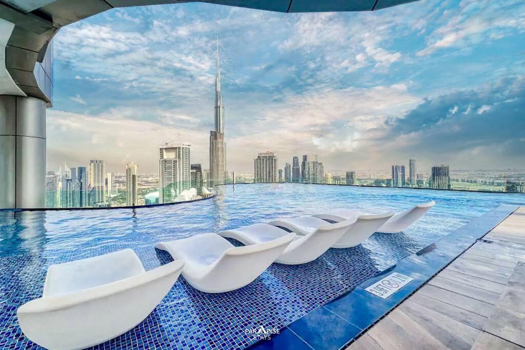 Rooftop Infinity Pool, Burj Khalifa Views Apartment Dubai