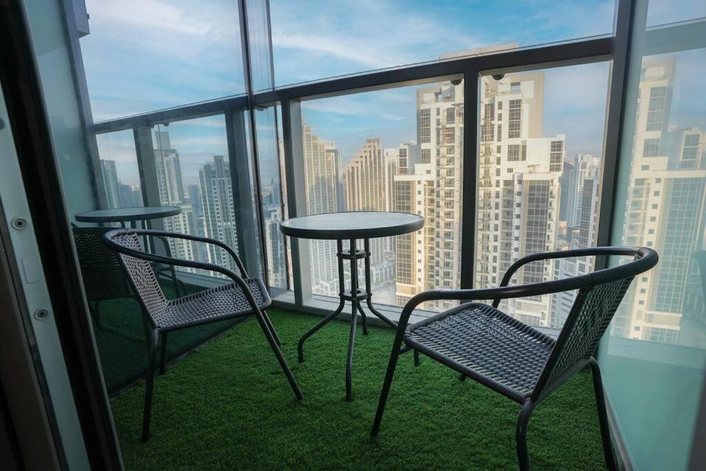 Apartment Rooftop Infinity Pool, Burj Khalifa Views *