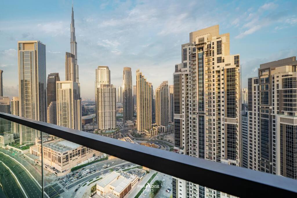 Rooftop Infinity Pool, Burj Khalifa Views Apartment *