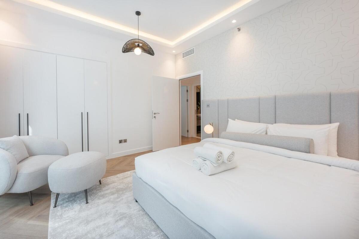 Exquisite 2-bedrooms At The Torch Tower In Marina Near The Beach! *