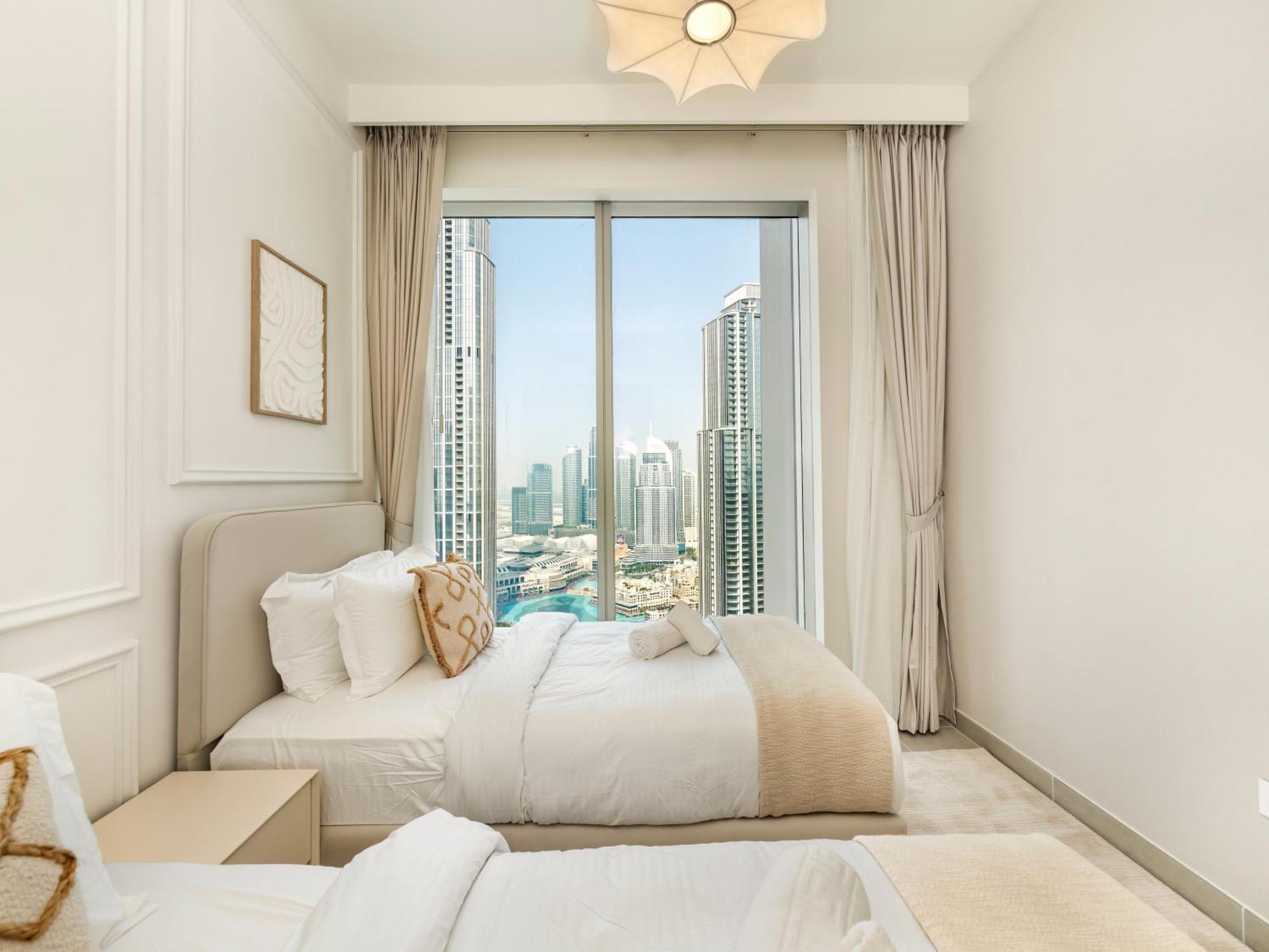 Burj Khalifa Bliss I 4 Bedroom I Burj Khalifa & Fountain Views I Free Gym, Pool, Parking, Wi-fi And Ps5 I By Skyline Serenity * Dubai