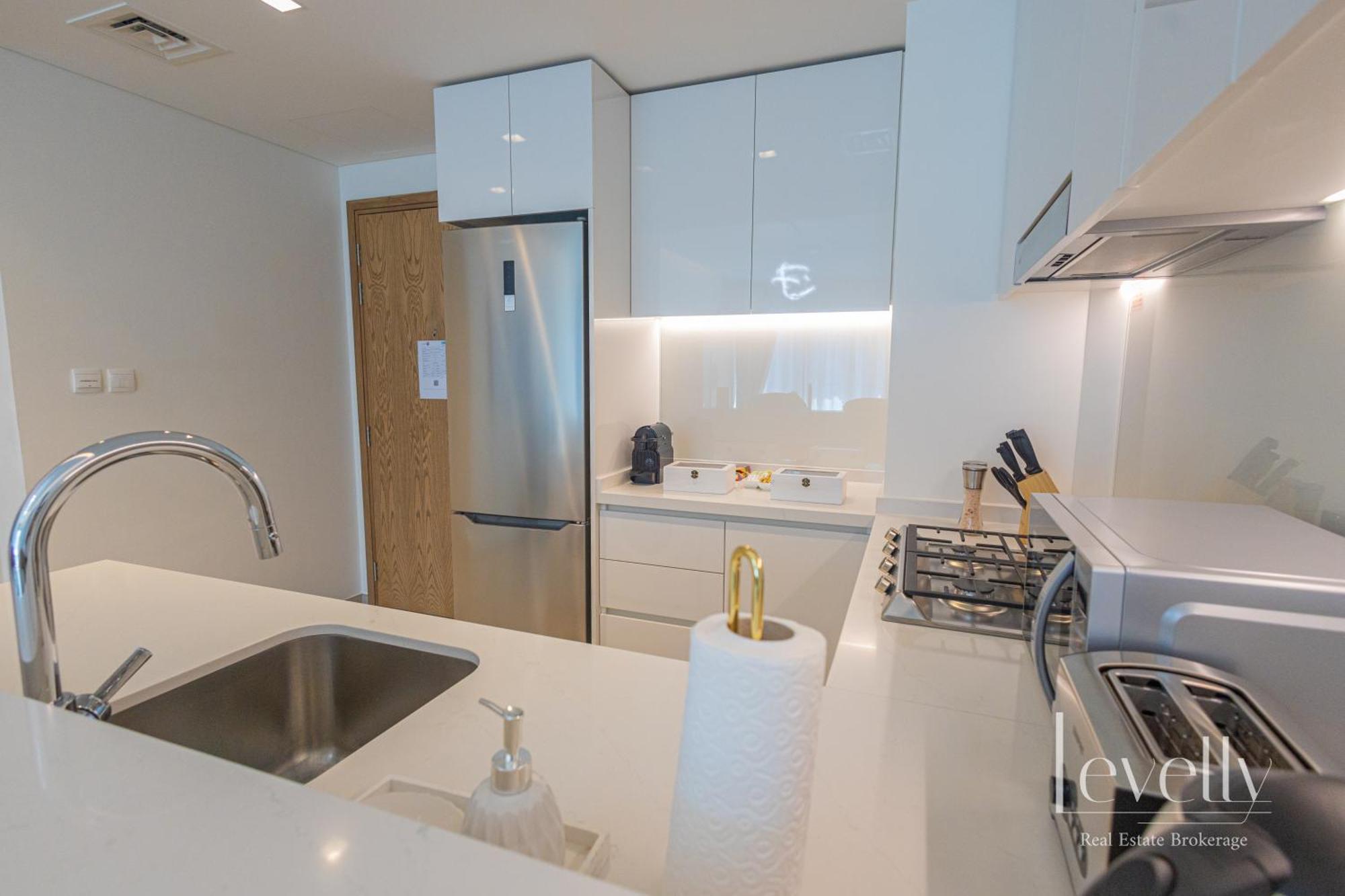 Stunning 1br With Panoramic Skyline View *