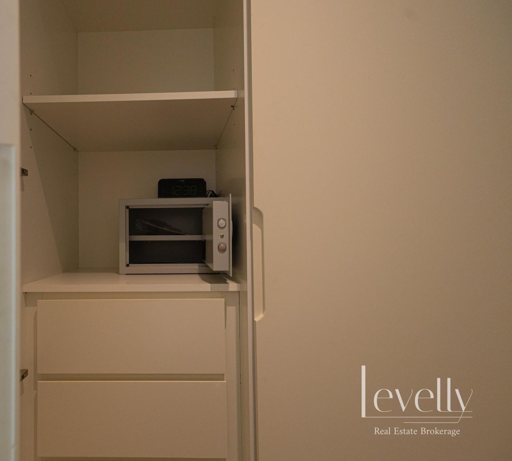 Stunning 1br With Panoramic Skyline View *