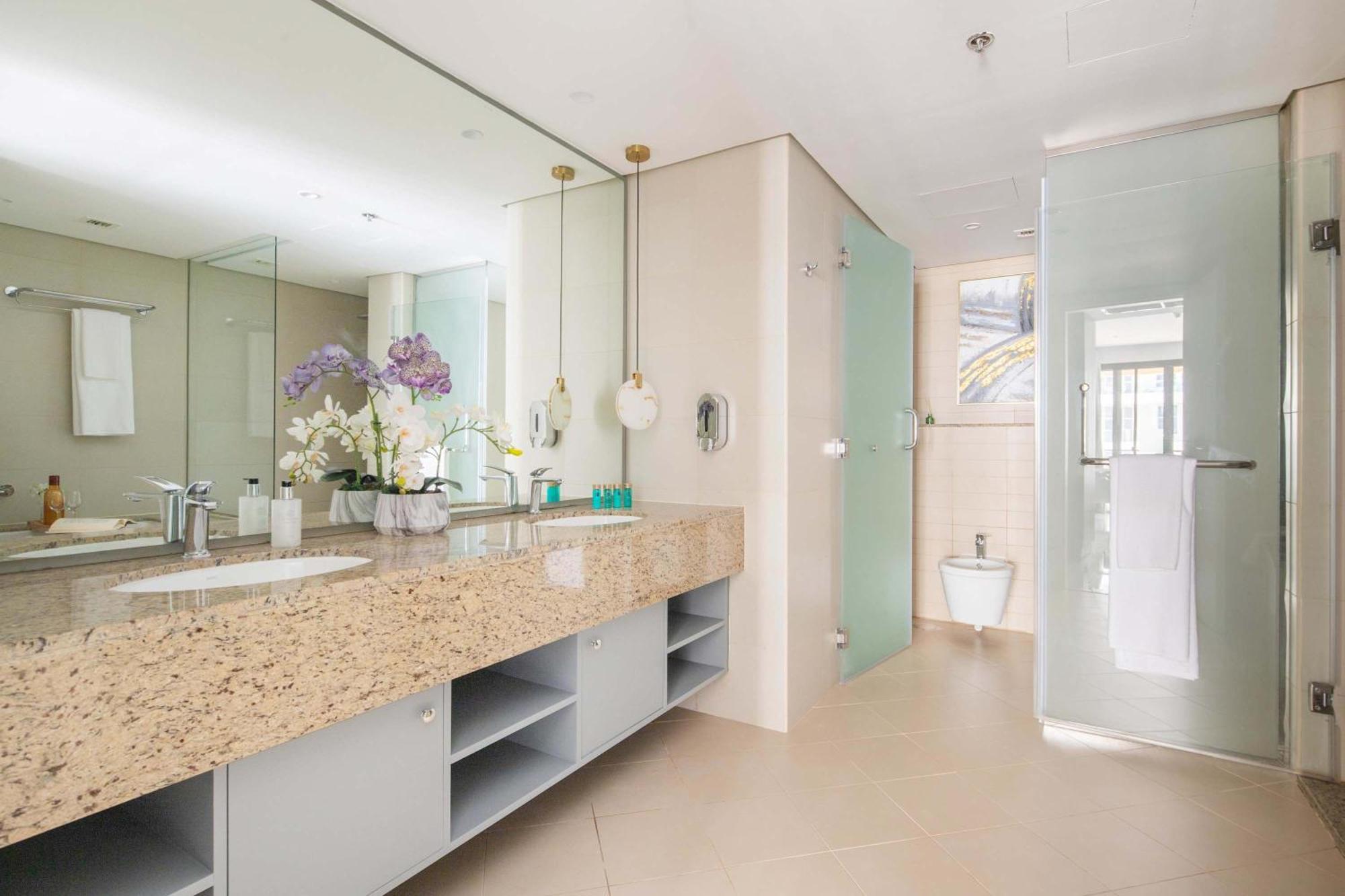 Frank Porter - Royal Amwaj Residences South Apartment