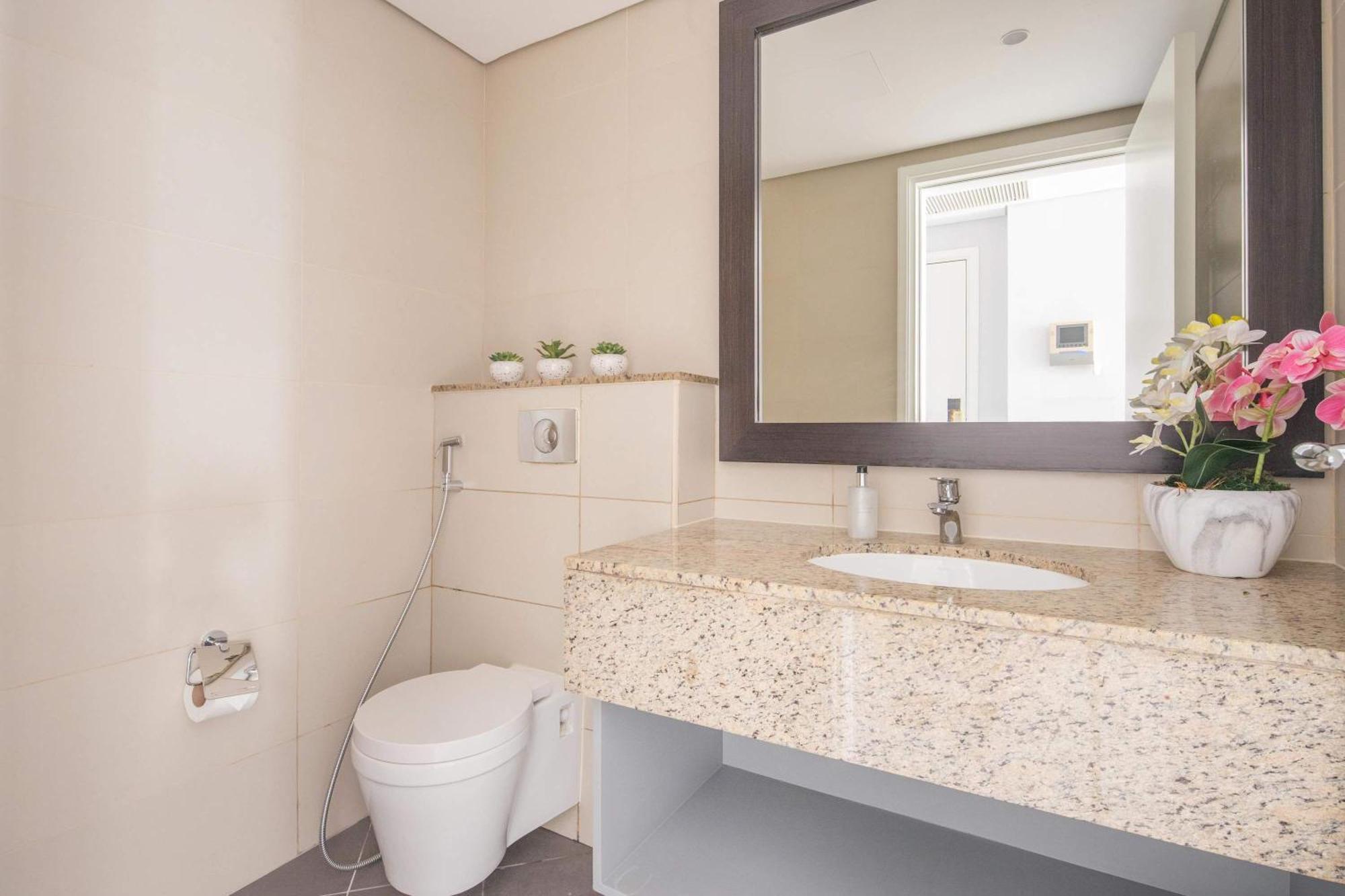 Frank Porter - Royal Amwaj Residences South * Dubai