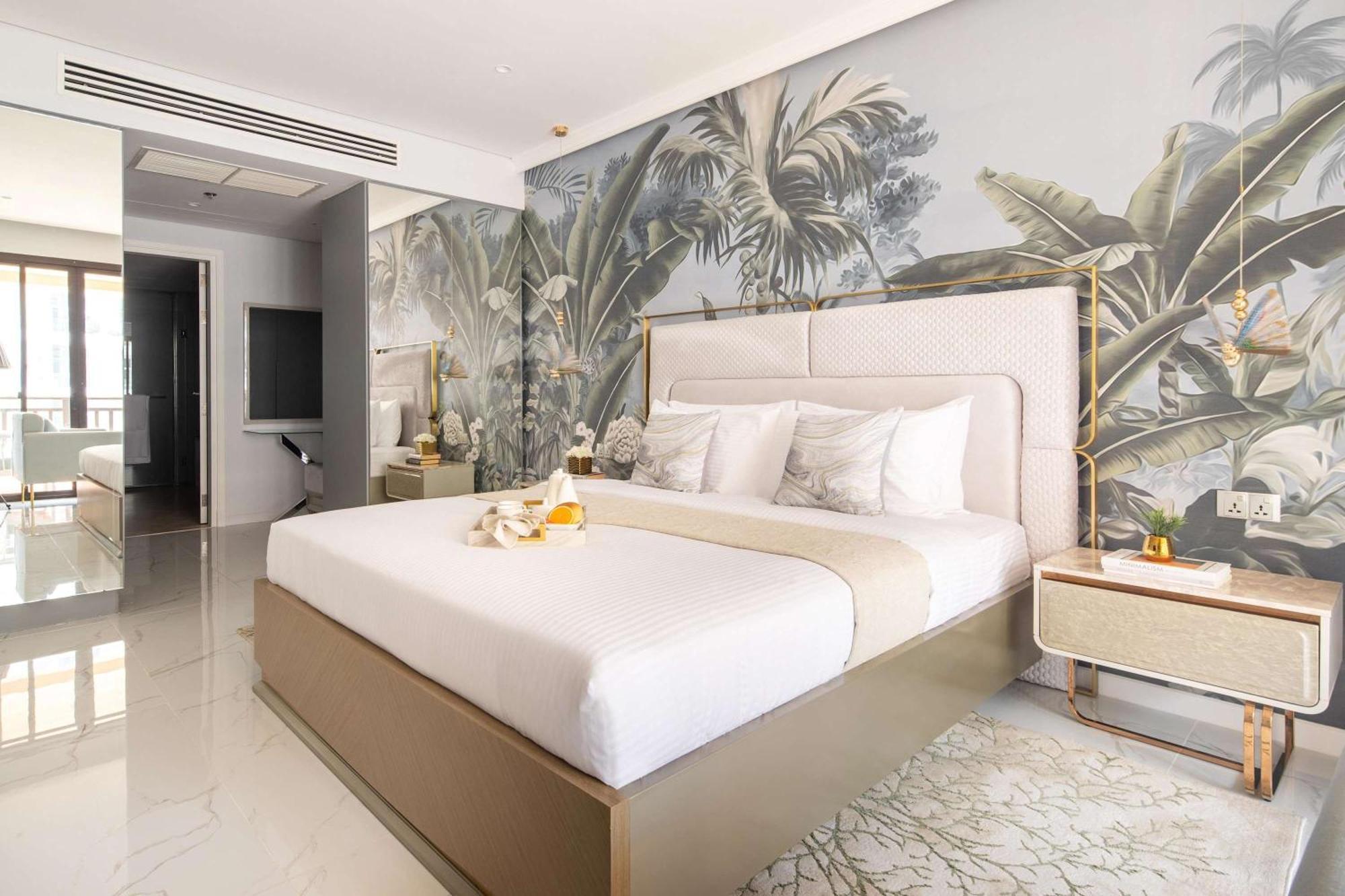 Frank Porter - Royal Amwaj Residences South Apartment *