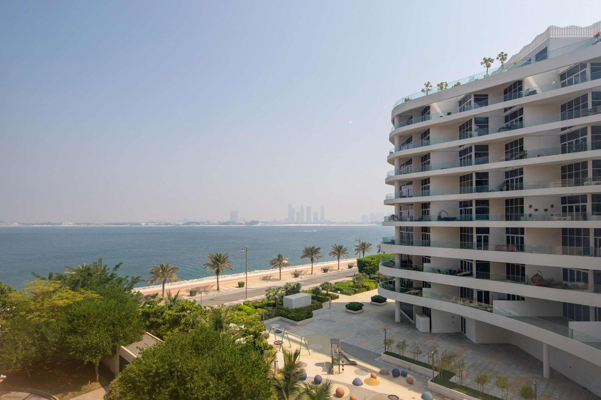 Frank Porter - Royal Amwaj Residences South Dubai