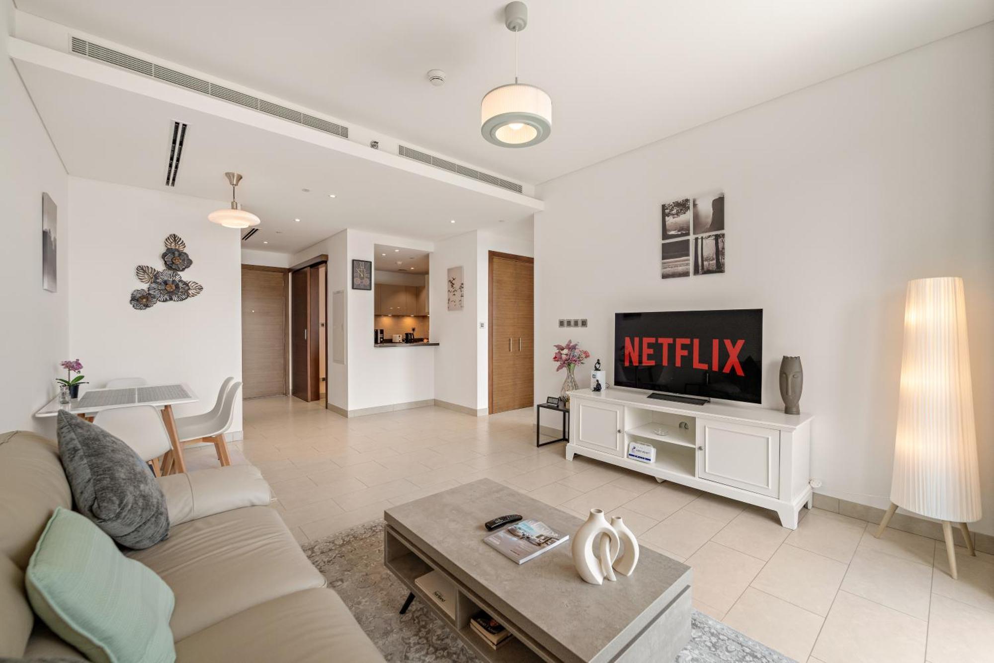Chic 1br With Pool, Gym And Playground * Dubai