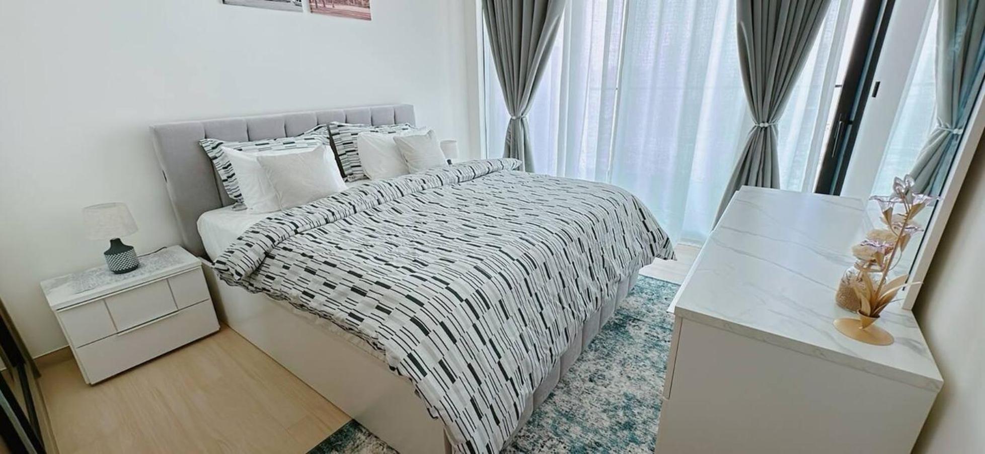 All-new 1br In Jvc W Big Balcony