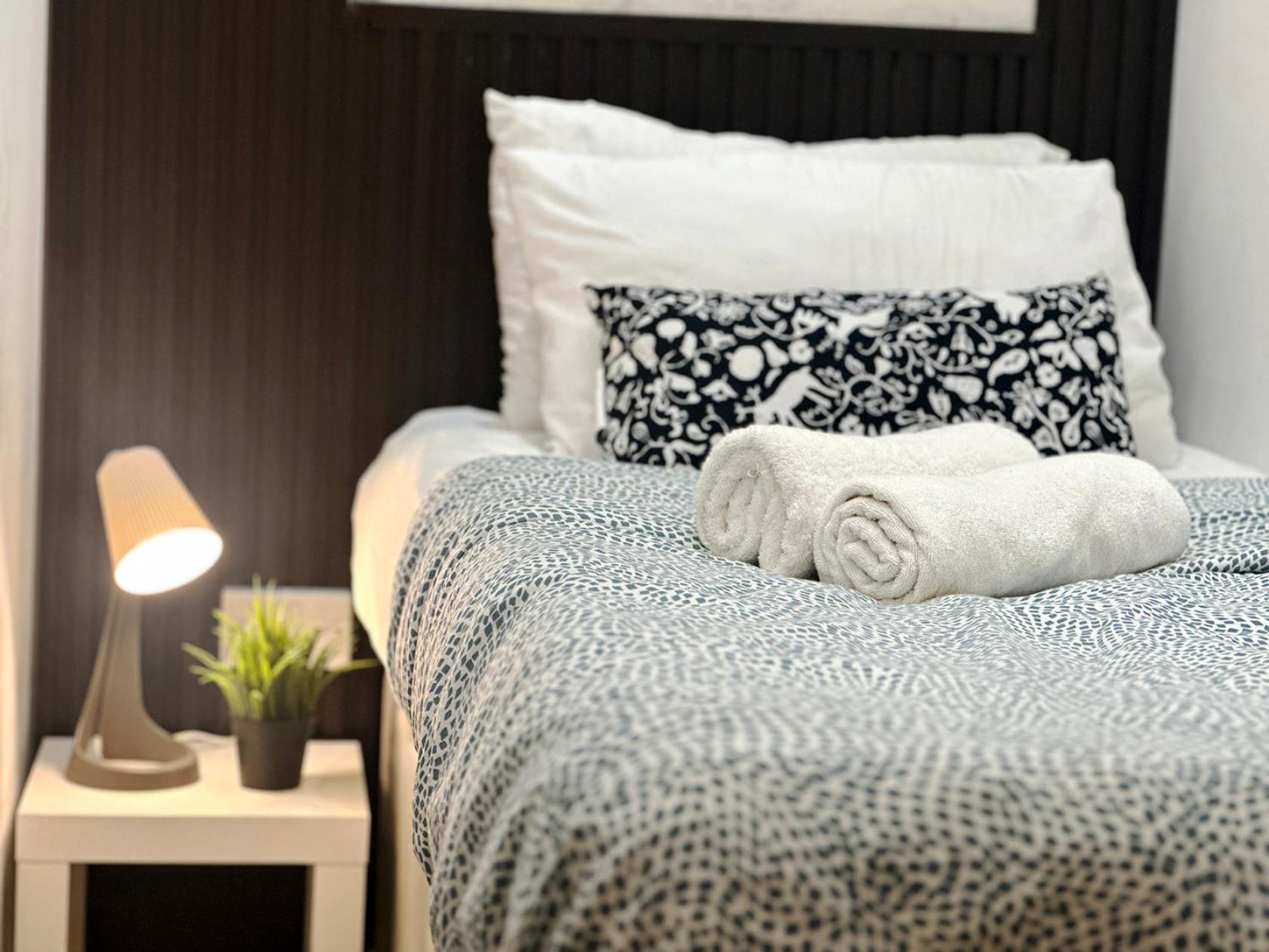 Cove Partition In Tecom Near Internet Metro Homestay Dubai