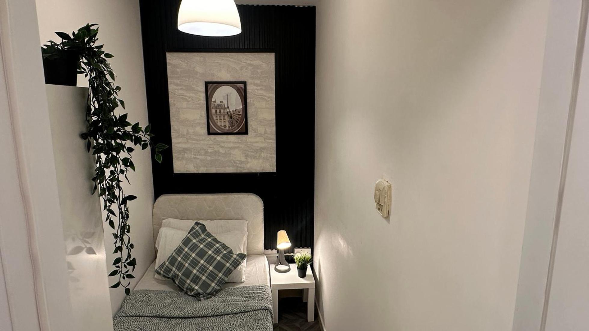Homestay Vista Partition In Tecom Near Internet Metro