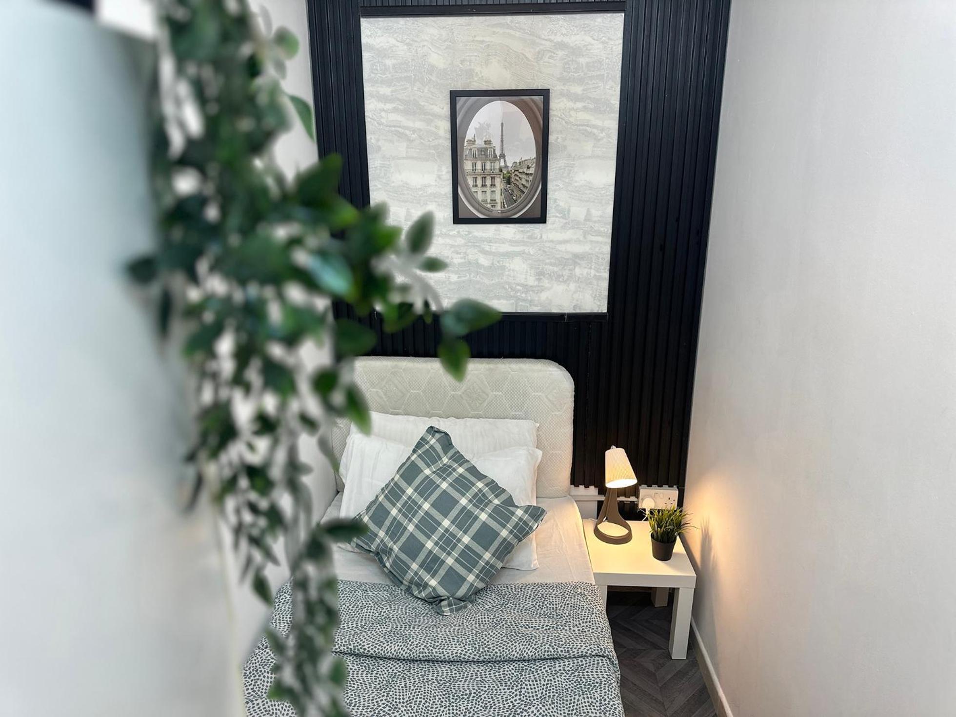Vista Partition In Tecom Near Internet Metro * Dubai