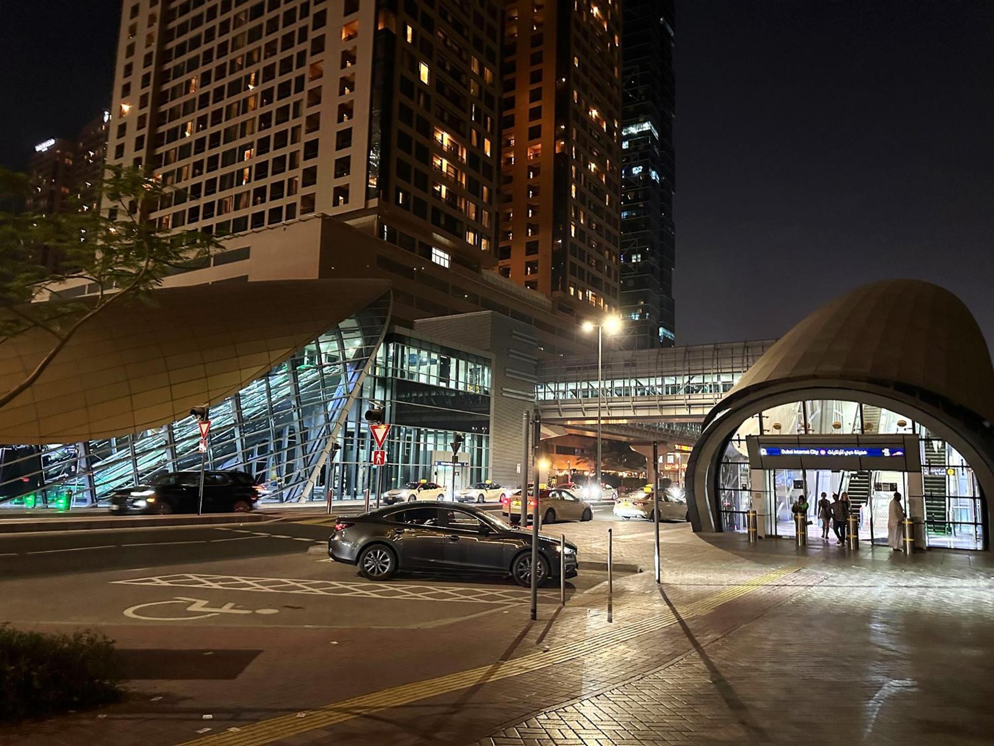 The Hive Partition In Tecom Near Metro Dubai