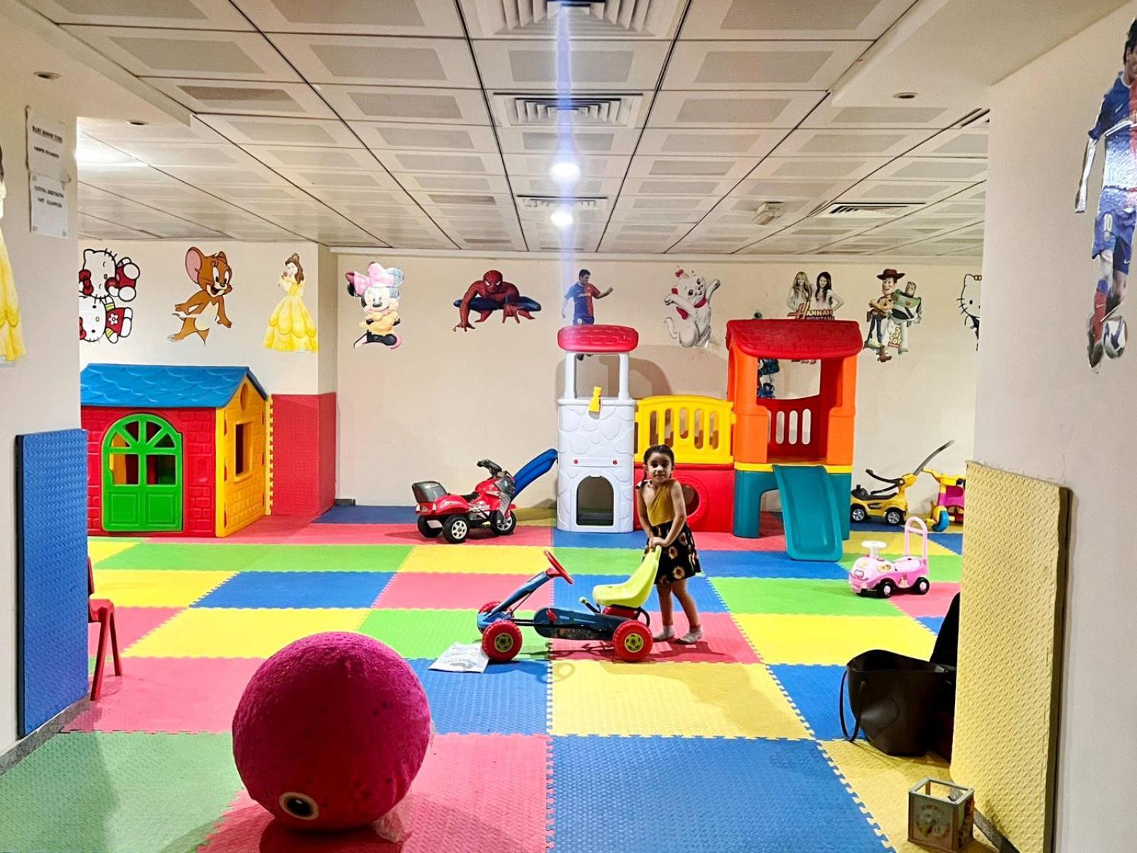 The Hive Partition In Tecom Near Metro Homestay