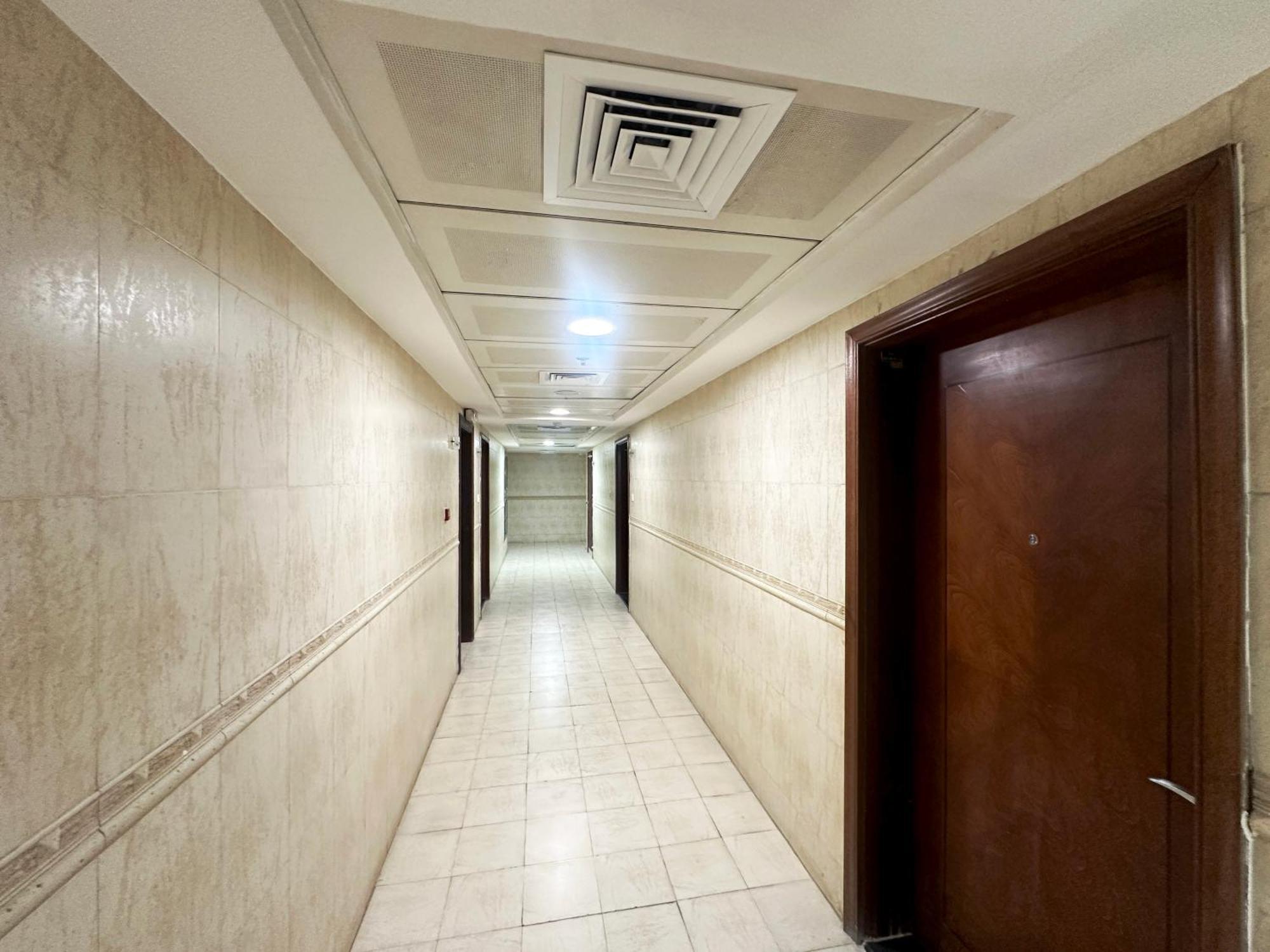 Homestay Cozy Partition For Travelers In Tecom Dubai