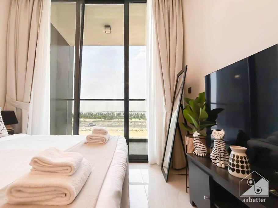 Luxurious & Balcony At Samana Golf Avenue * Dubai