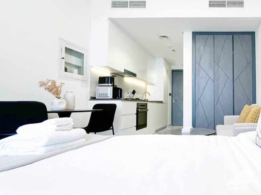 Luxurious & Balcony At Samana Golf Avenue Apartment