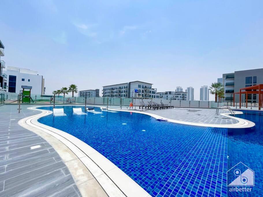 Apartment Luxurious & Balcony At Samana Golf Avenue
