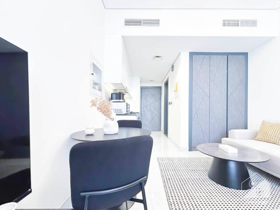 Luxurious & Balcony At Samana Golf Avenue * Dubai