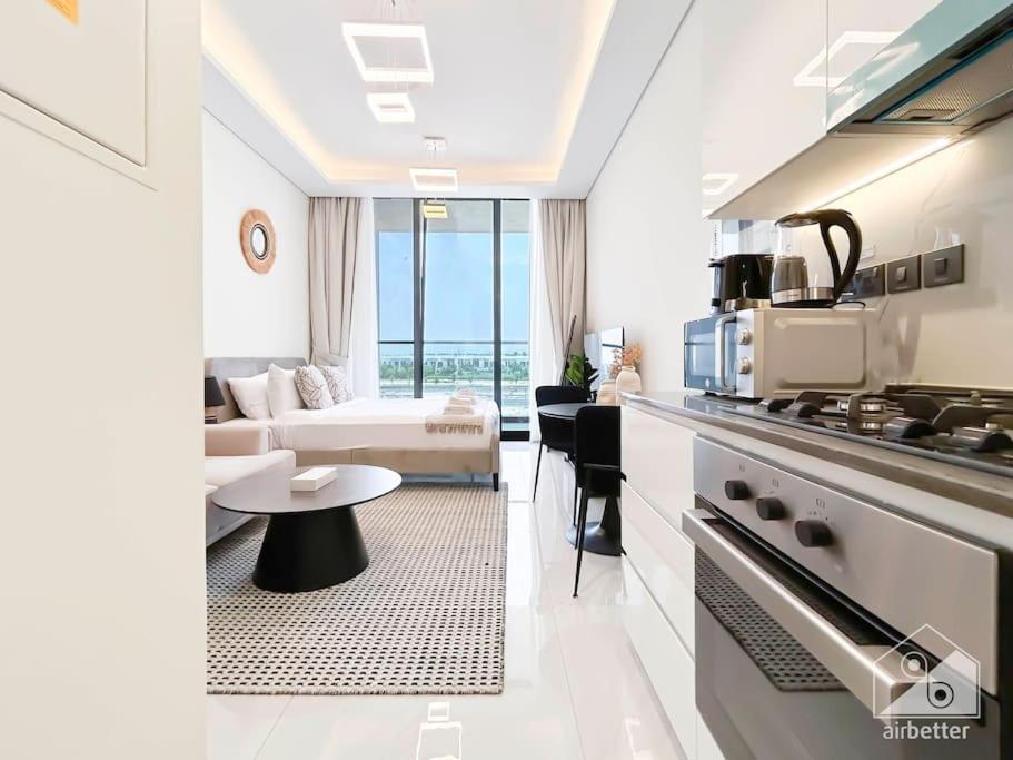 Luxurious & Balcony At Samana Golf Avenue * Dubai
