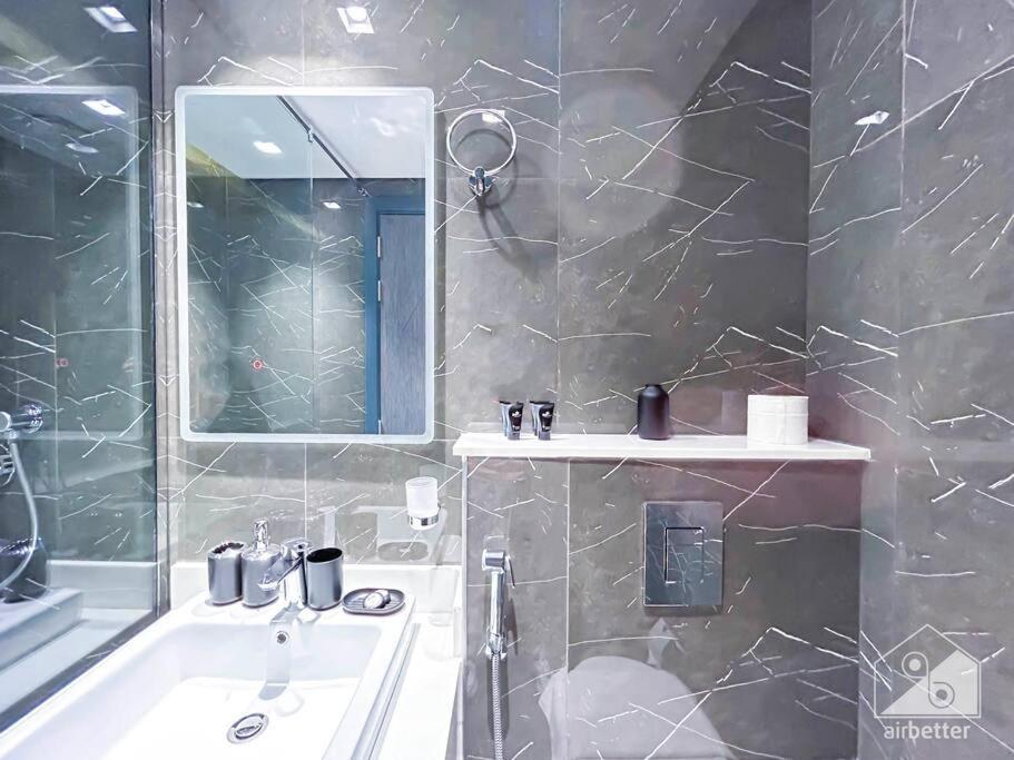 Apartment Luxurious & Balcony At Samana Golf Avenue Dubai