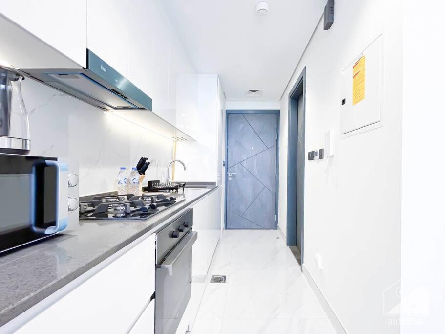 Apartment Luxurious & Balcony At Samana Golf Avenue