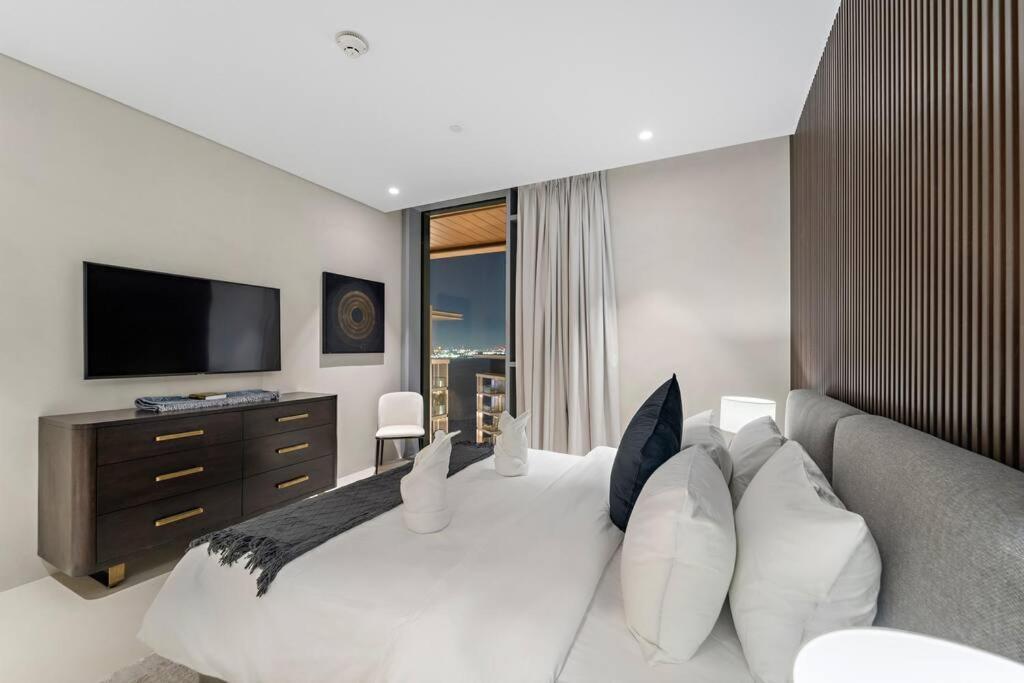 First Class 5br Stunning Eye Of Views Dubai
