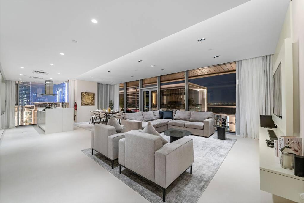 First Class 5br Stunning Eye Of Views * Dubai