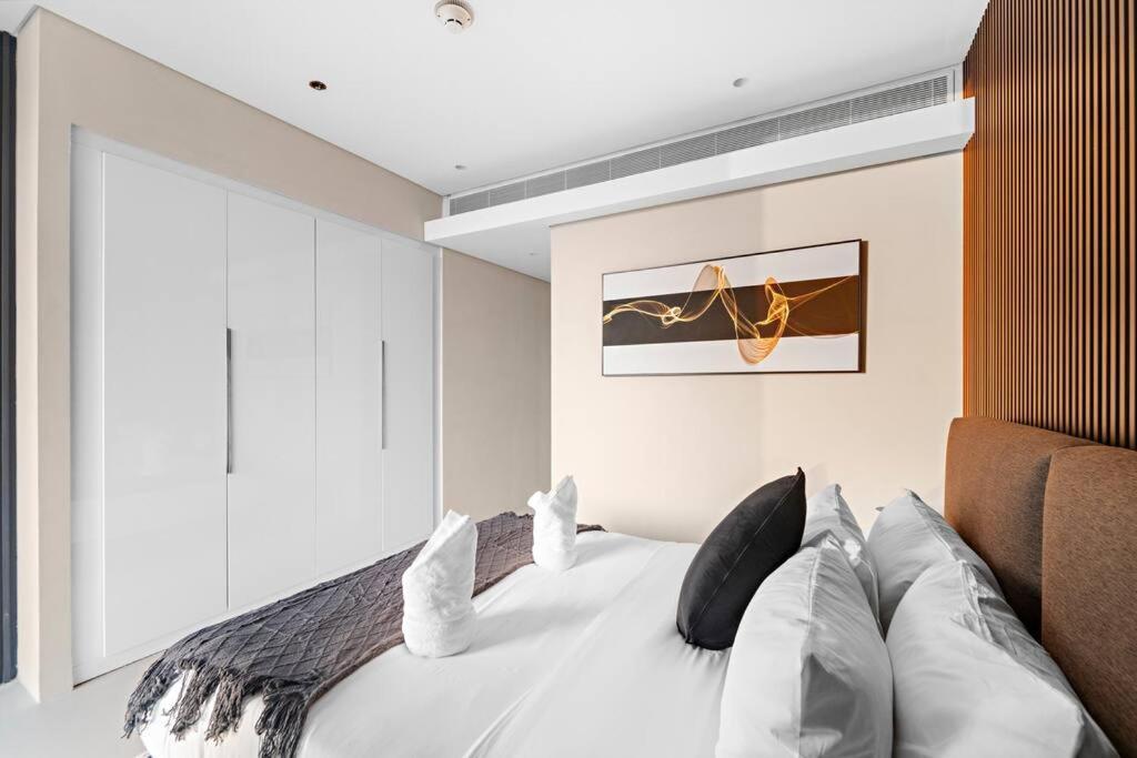 First Class 5br Stunning Eye Of Views Apartment Dubai