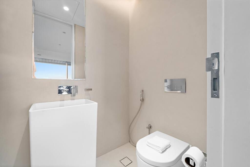 First Class 5br Stunning Eye Of Views Apartment Dubai