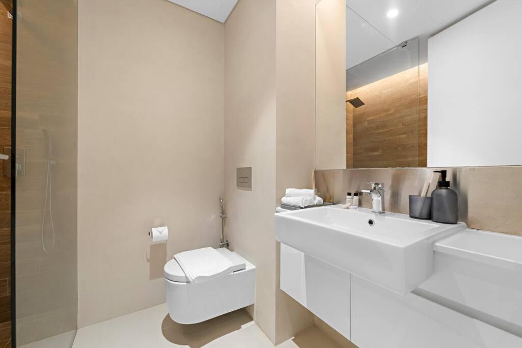 First Class 5br Stunning Eye Of Views * Dubai