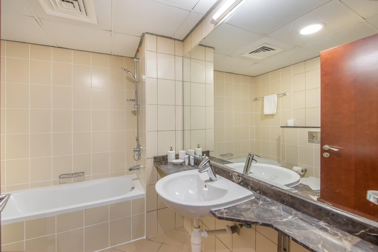 Serene With Stylish Interior Space In Jlt! Apartment Dubai