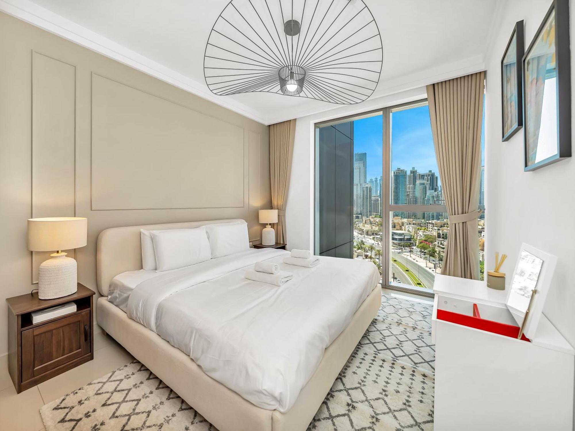 New! Ps5! Burj Khalifa View & Infinity Pool Apartment