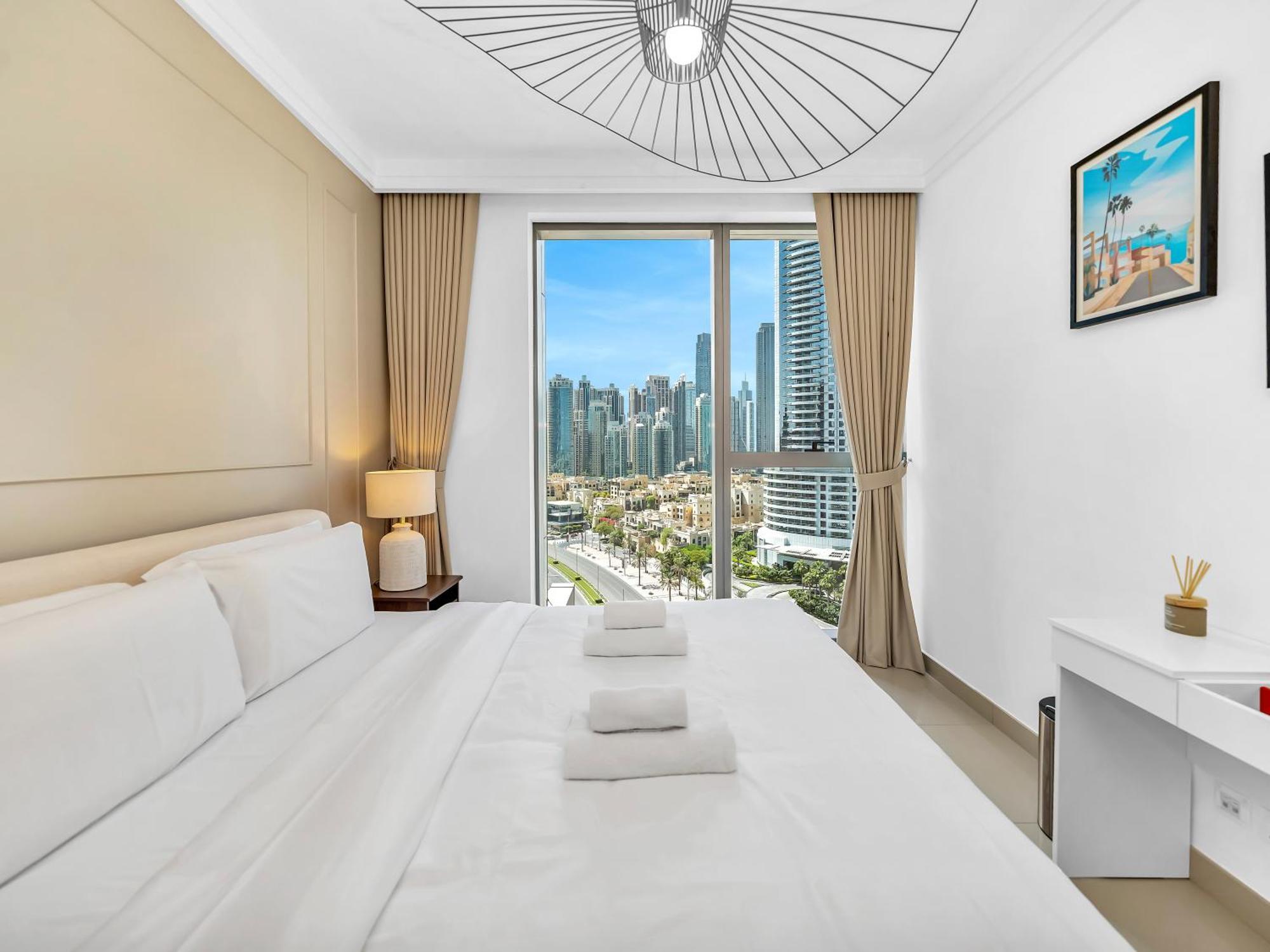 New! Ps5! Burj Khalifa View & Infinity Pool Apartment