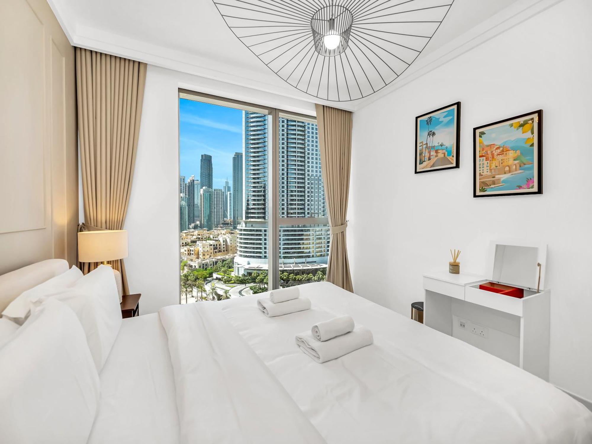 New! Ps5! Burj Khalifa View & Infinity Pool Apartment Dubai