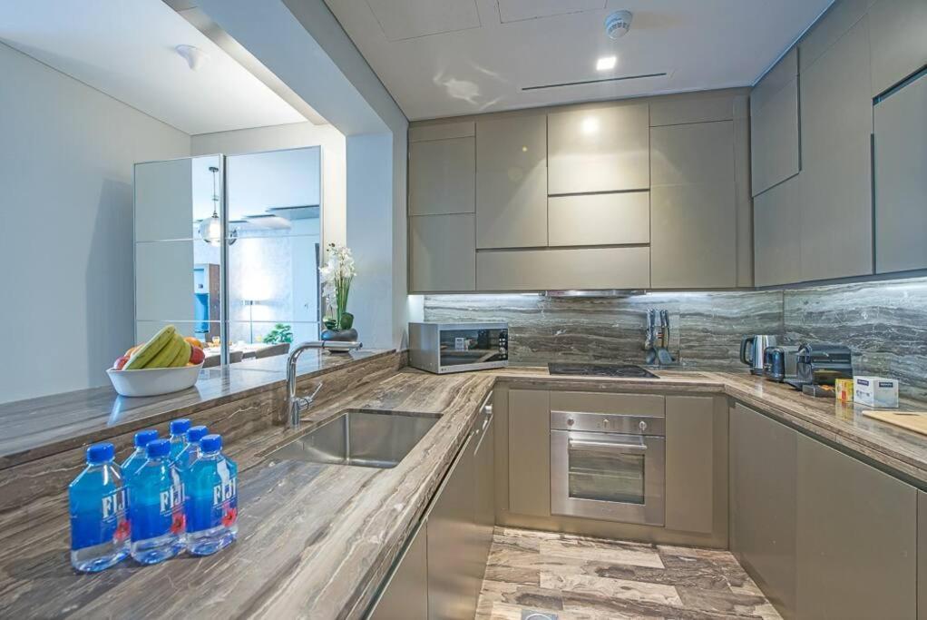 Daire First Class 1br Amazing Marina Views