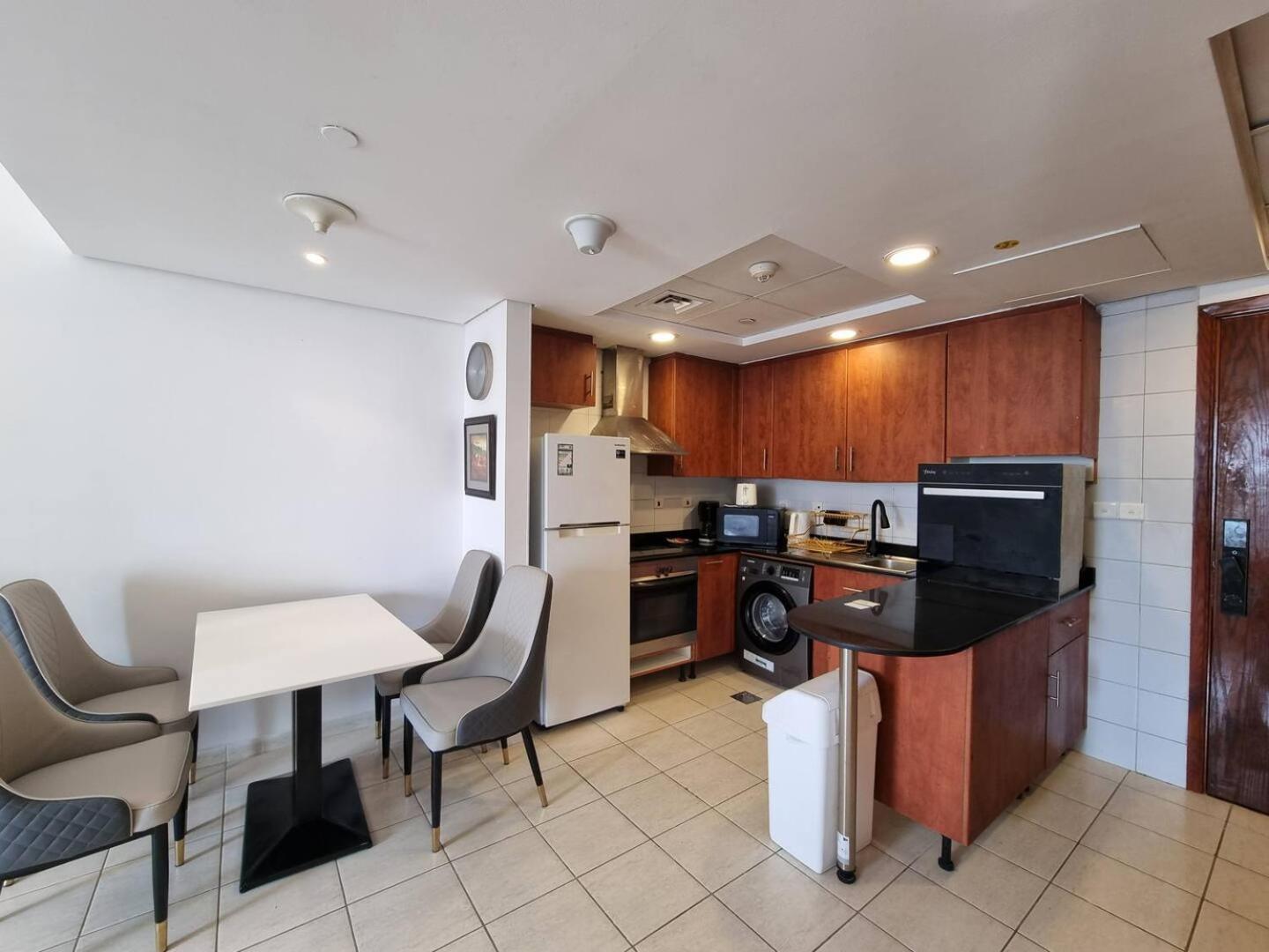 Terrace Cluster D 1bd 4-min Walk To Metro