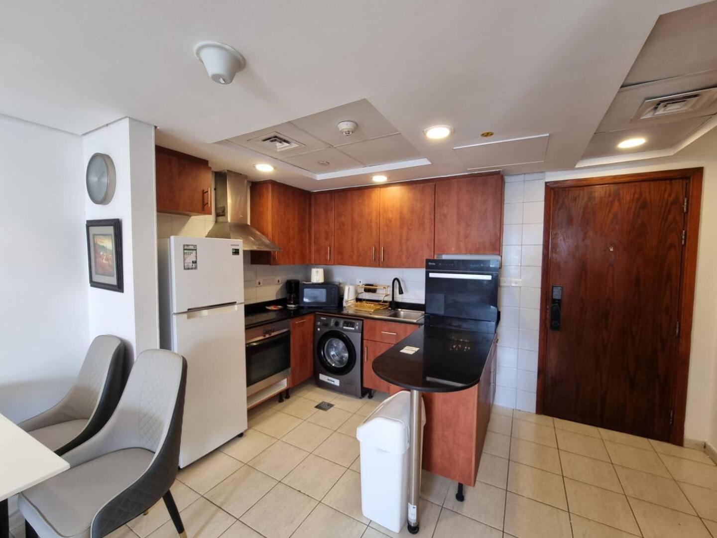 Apartment Terrace Cluster D 1bd 4-min Walk To Metro *