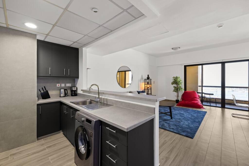 Full Sea View - Spacious & Newly Renovated In Jbr *