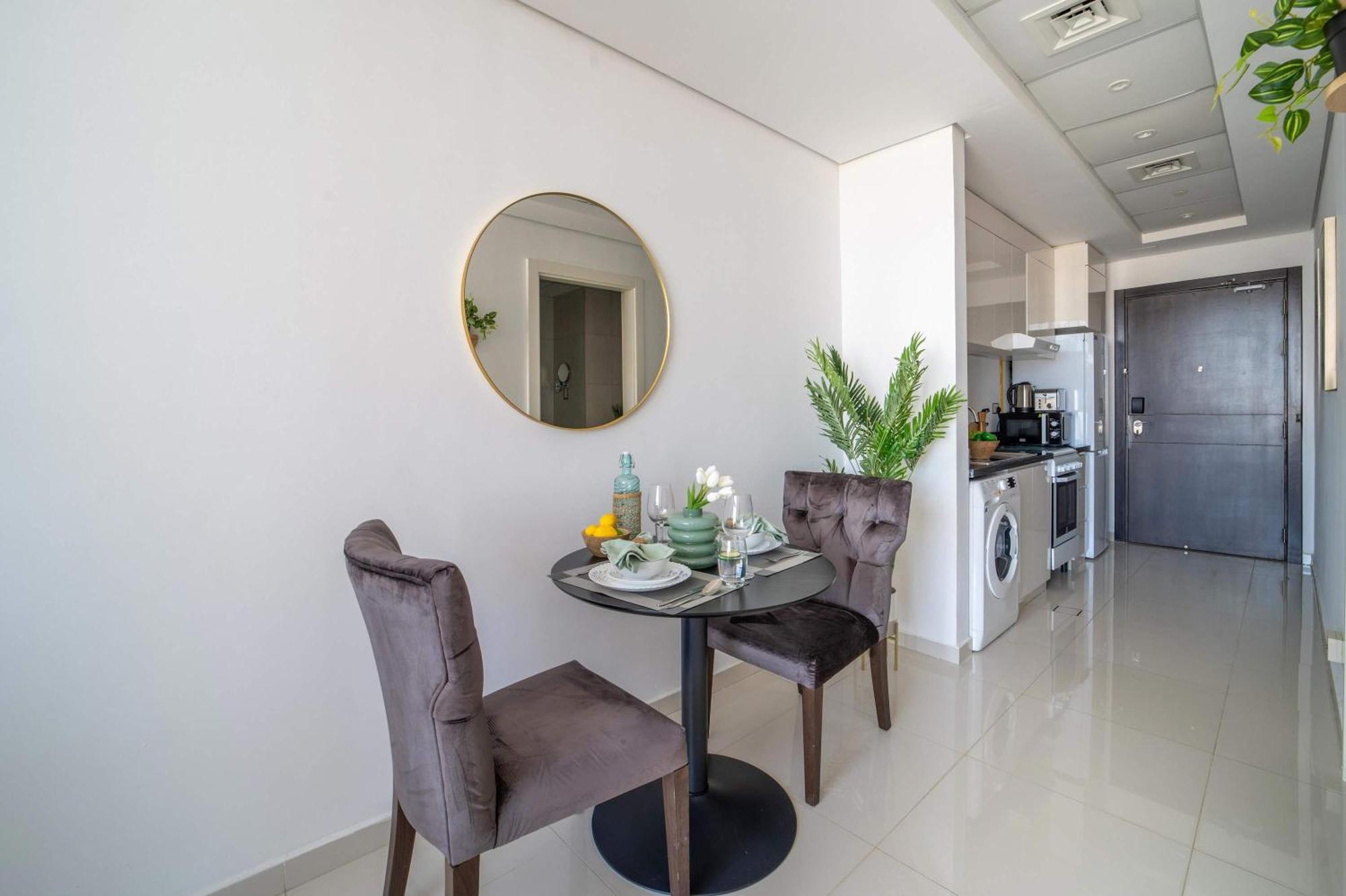 Frank Porter - Damac Ghalia Tower - Apartment Dubai