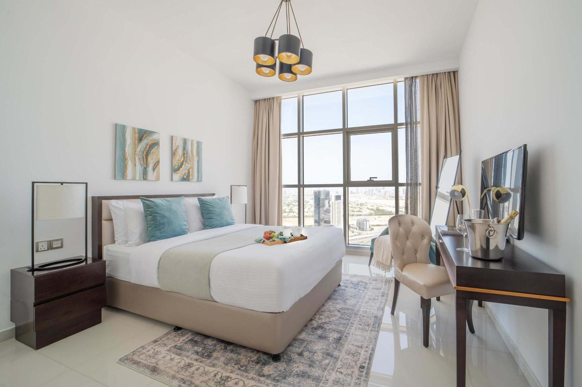 Frank Porter - Damac Ghalia Tower - * Dubai